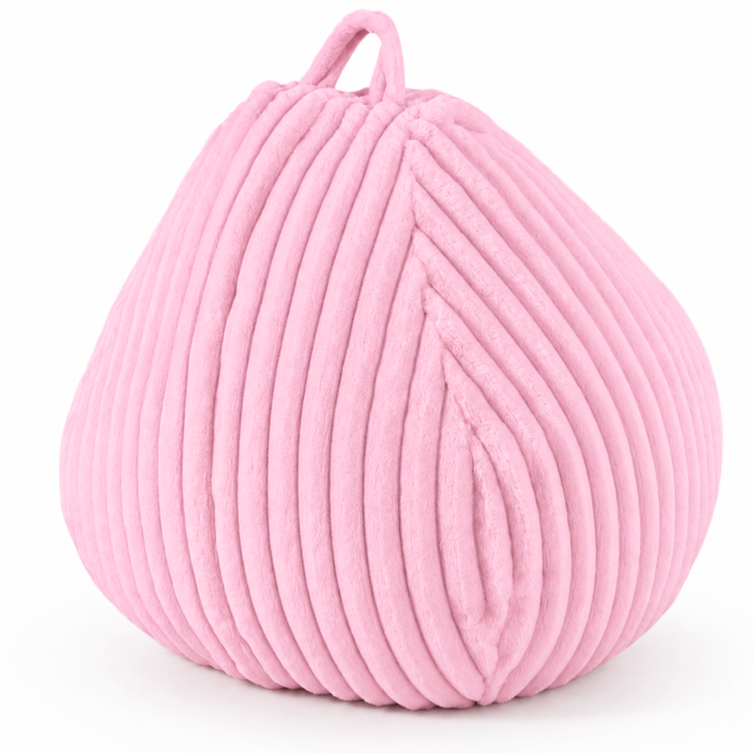 Pouf poire en fourrure côtelé rose, aspect textile en côtes, poignée visible