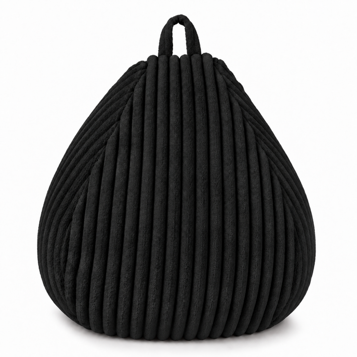 Pouf poire en fourrure côtelée noir avec poignée, vue rapprochée de la forme.