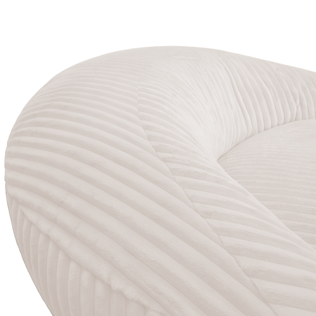 Gros plan sur le dossier arrondi du pouf XXL, tissu en velours côtelé.