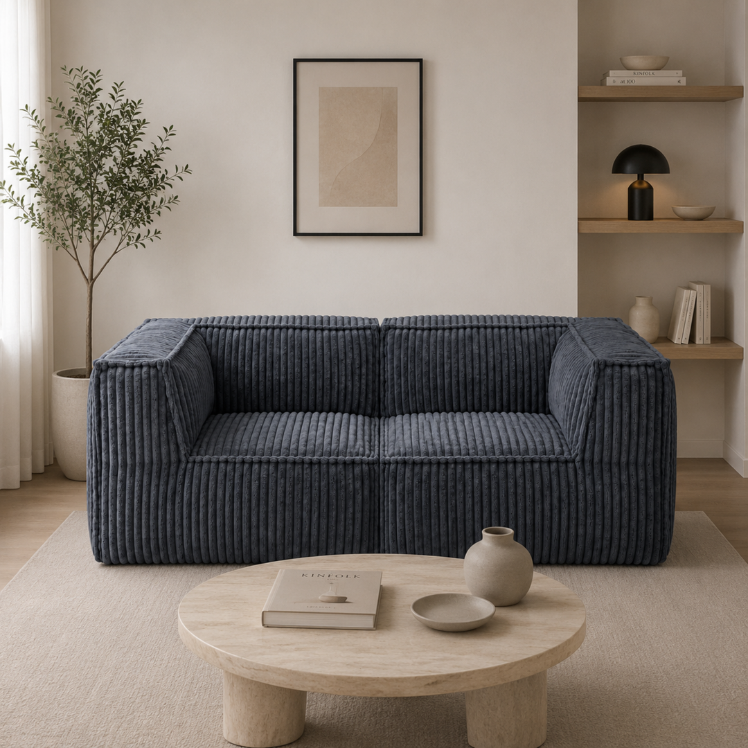 Canapé modulable 2 places en velours côtelé gris foncé, vue dans un salon