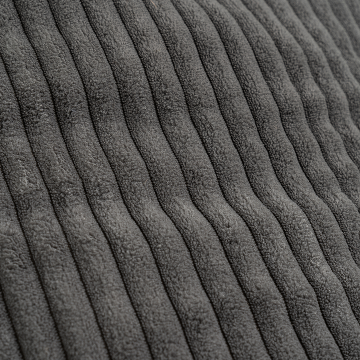 Détail du tissu velours côtelé du pouf poire déhoussable, relief des côtes.