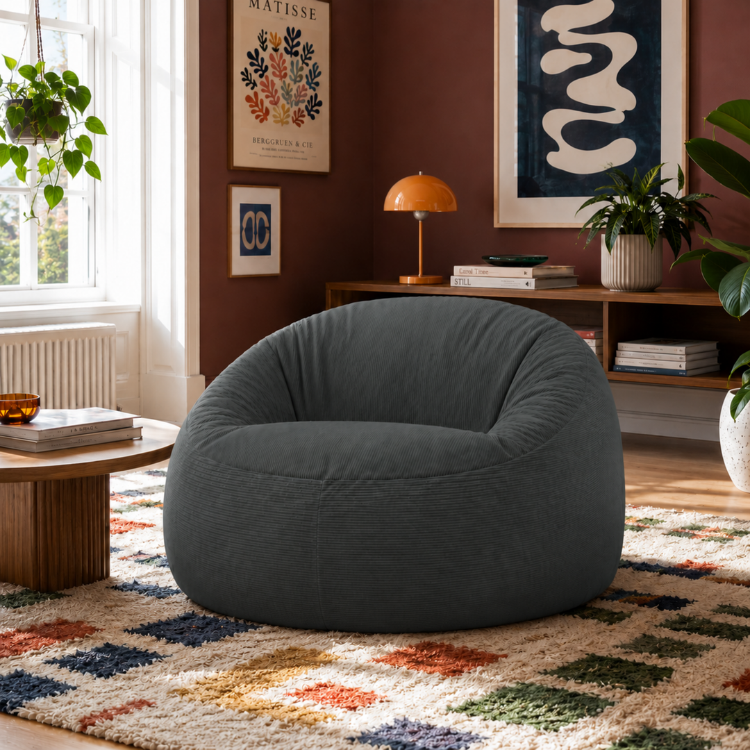 Pouf déhoussable rond en velours côtelé gris foncé, vue en intérieur