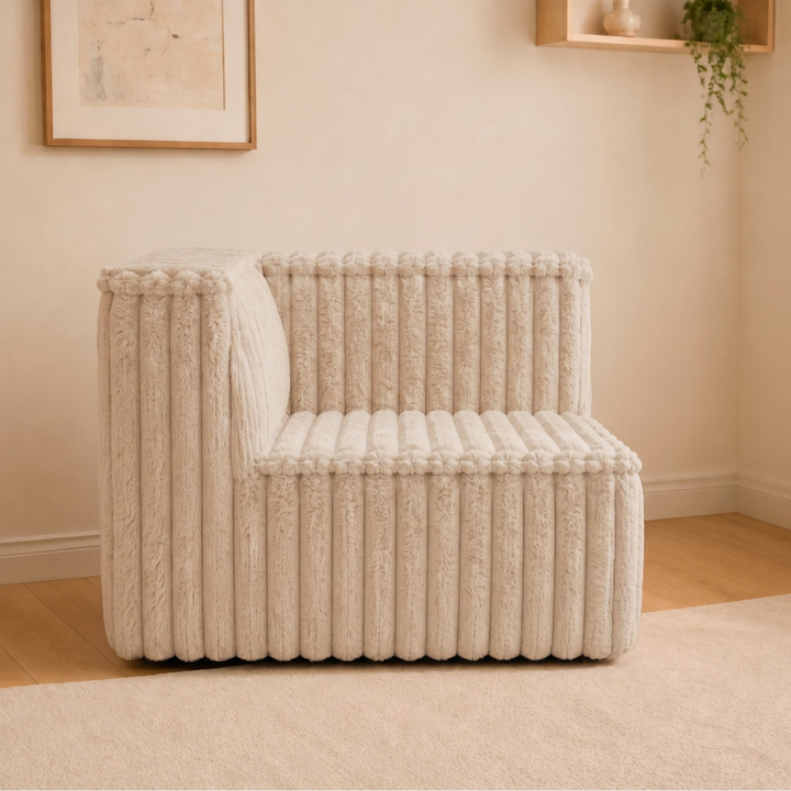 Module d’angle gauche pour canapé modulable déhoussable en fourrure côtelée beige, vue en intérieur