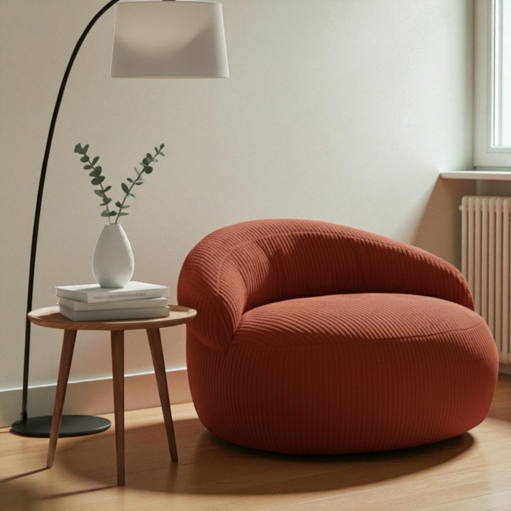Pouf XXL déhoussable en velours côtelé, forme arrondie, dans un salon